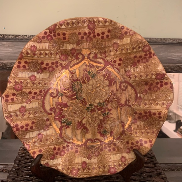 Decorative Oriental Style Plate with Scalloped Edge - Picture 1 of 6